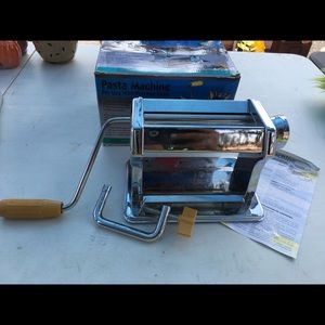 Pasta Machine for use with polymers clay. Amaco
